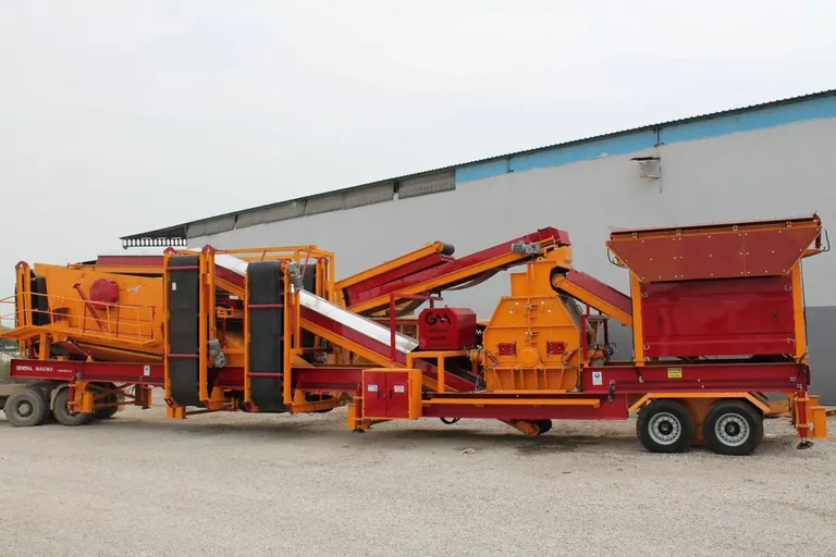 Mobile Steinbrech- und Siebanlage G-MTK 130 auf dem Weg nach Van