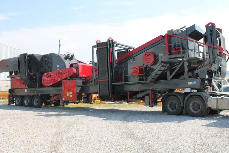 General 03 Mobile Stone Crushing and Screening Plant on the Way to the Capital