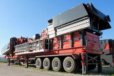 General 944 Mobile Crusher
