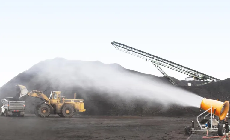 Crushing and screening plant dust reduction system