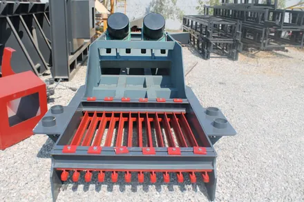 Vibrating Rock Feeder